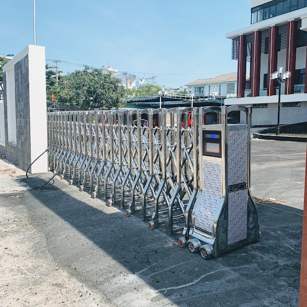 lắp đặt cổng xếp tại Bàu Bàng