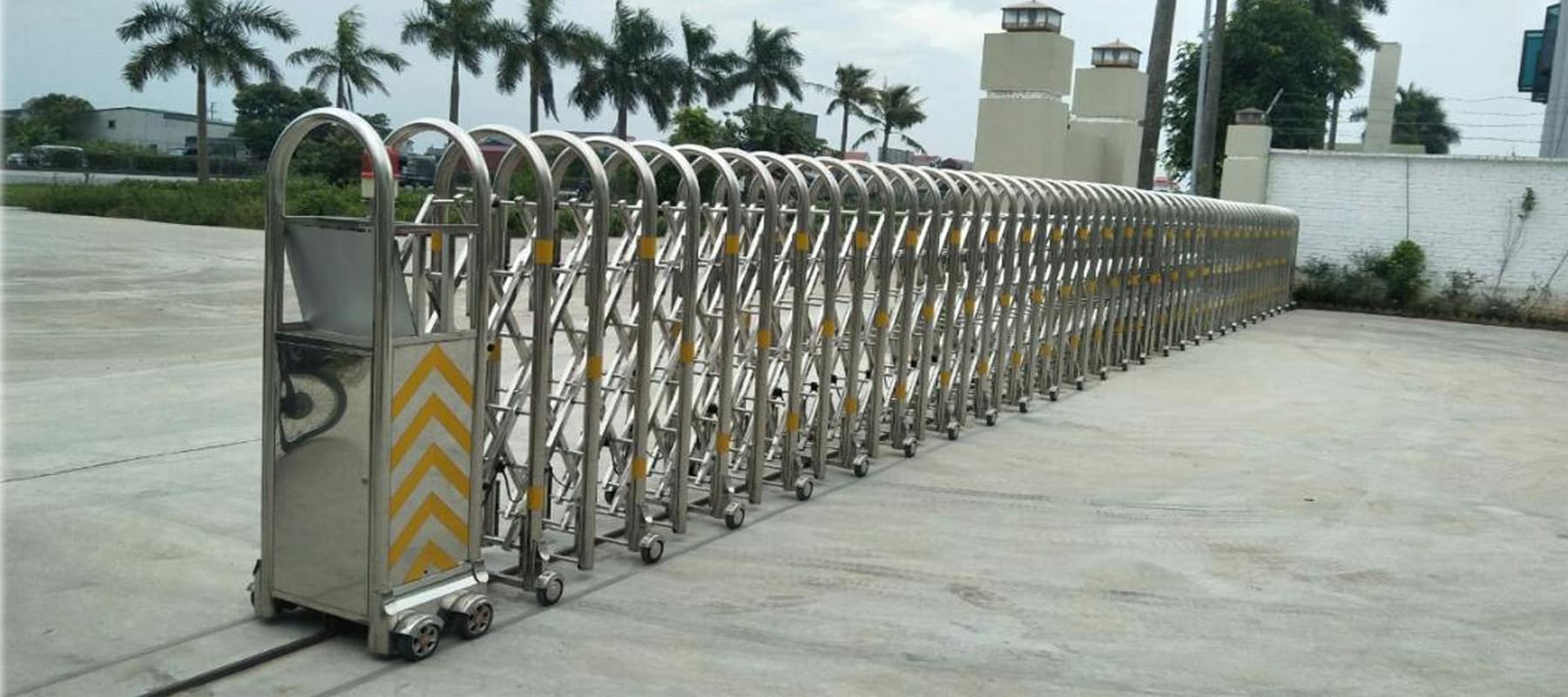 lắp đặt cổng xếp tại Bàu Bàng